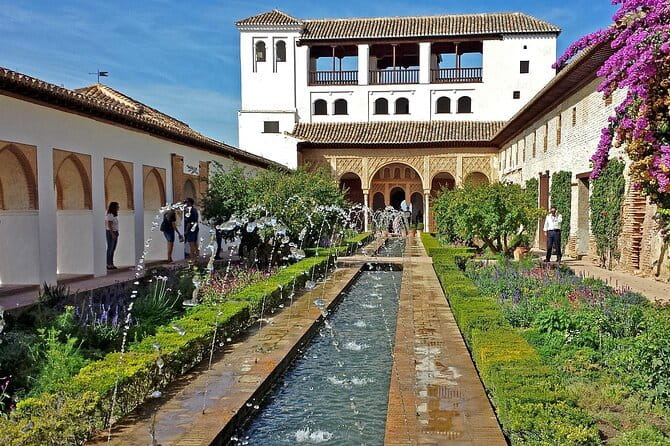 Walking tour in Alhambra, Nasrid Palaces and Generalife - In-Depth Review of the Tour Experience