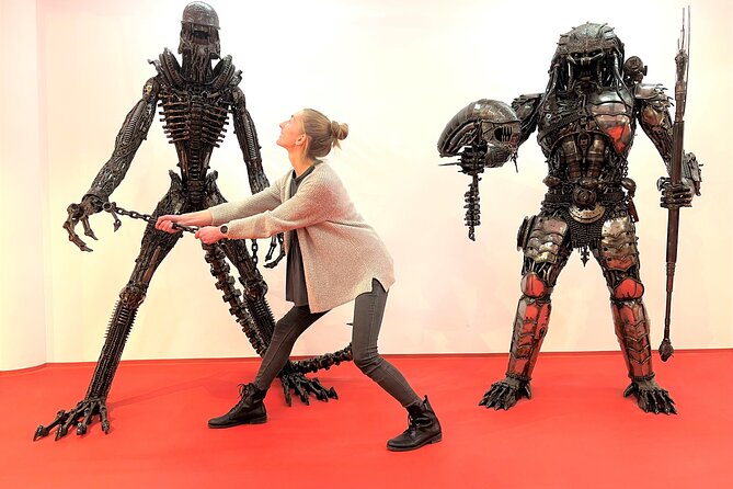Walking Tour in the Gallery of Steel Figures - Visitor Experience