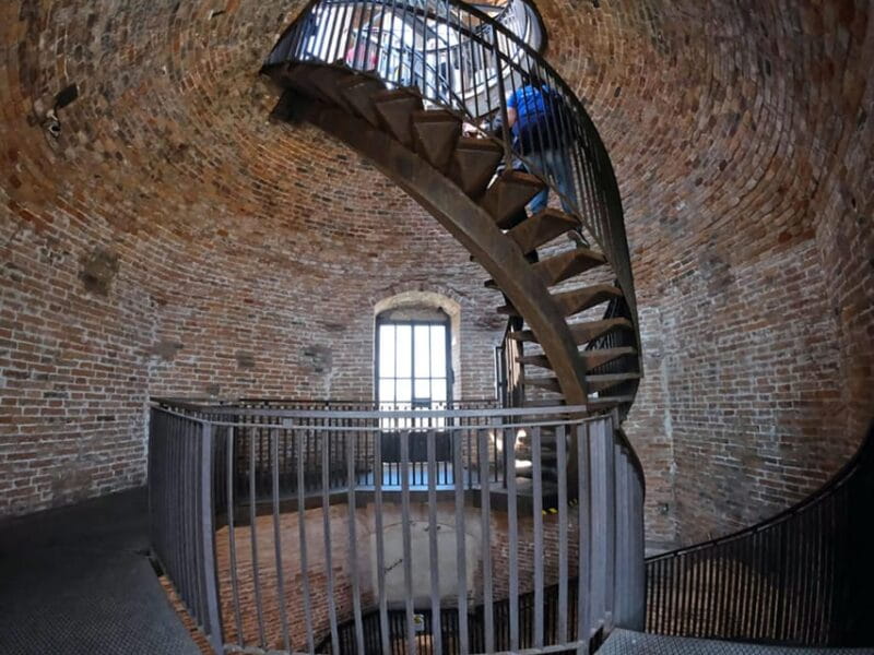 Walking Tour of Veronas Best: Arena and Historic Sights - Walking Through Verona’s Medieval and Renaissance Streets