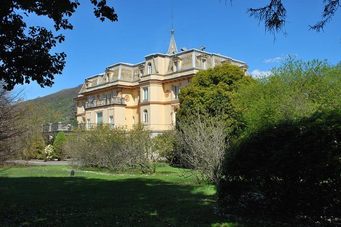 Walking tour with a private tour guide in the botanical gardens of Villa Taranto - Key points / Takeaways