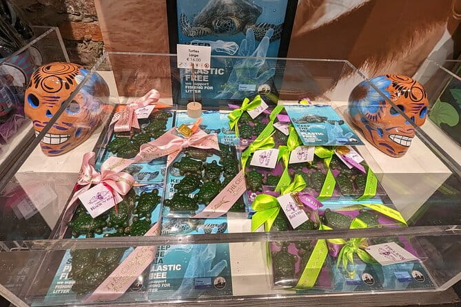 Walking Tour with Hot Chocolate and Chocolate Tasting - Key points / Takeaways