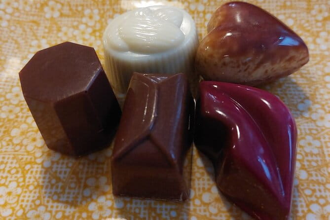Walking Tour with Hot Chocolate and Chocolate Tasting - FAQ