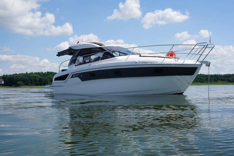 Waren (Müritz): Day cruise motor yacht with skipper - 8 hours - An In-Depth Look at Your Day on Müritz
