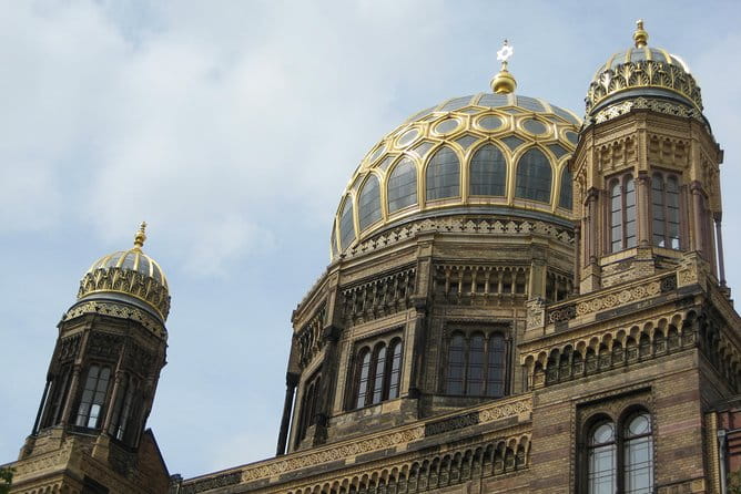 Warnemuende Shore Excursion: Berlin Private Sightseeing Tour from Rostock - Final Stretches: Unter den Linden and Alexanderplatz