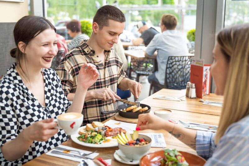 Warsaw: Breakfast at Hard Rock Cafe - Discovering a Breakfast Oasis at Warsaws Hard Rock Cafe