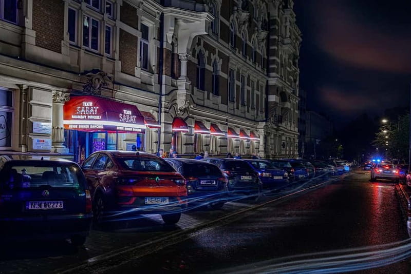 Warsaw: Live Show and Dinner for Two with Champagne - Value and Considerations