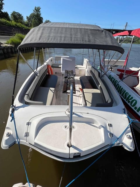 Warsaw: Vistula River Cruise with Your Music & City Views - Experiencing Warsaw from the Water: A Deep Dive