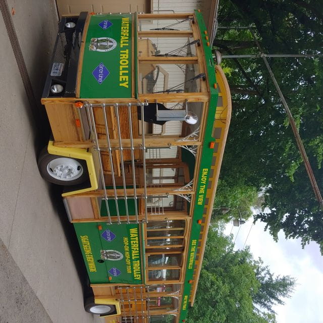 Waterfall Express -PDX: Waterfall Trolley Tickets + Transfer - Live Tour Guide Assistance