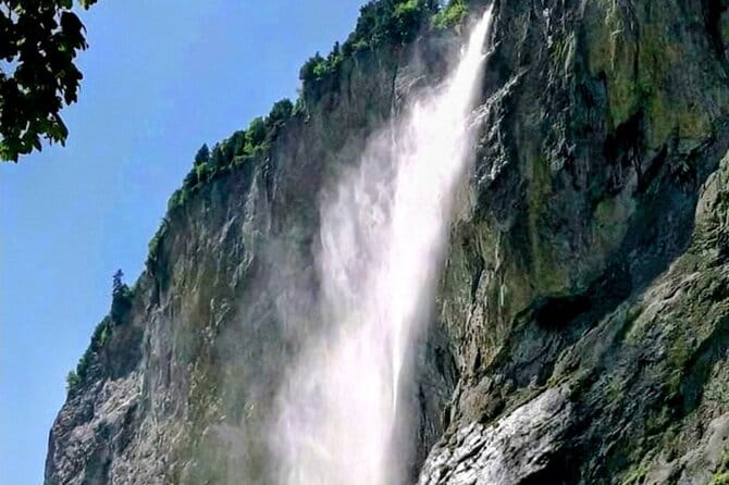 Waterfall Lauterbrunnen CLOY Pier Iseltwald Interlaken Private - A Scenic Swiss Adventure in a Small Car