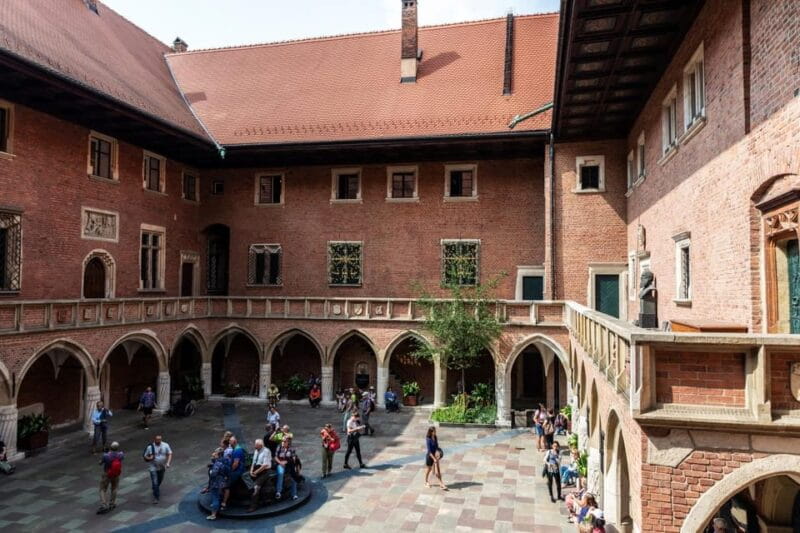 Wawel Castle, Old Town, Mary Basilica & Underground Museum - FAQ