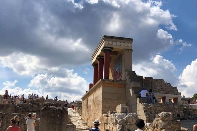 WeGuide Knossos palace - Exploring Knossos with a Guide: A Detailed Look