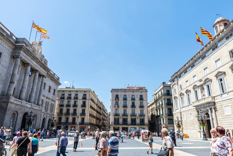 Welcome to Barcelona! Your Essential Orientation Tour. - Accessibility and Language