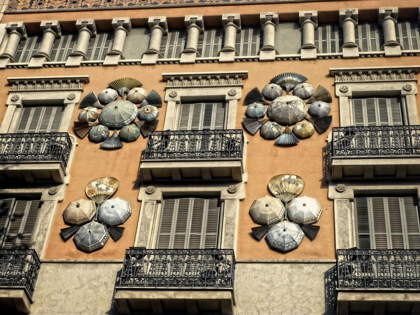 Welcome to Barcelona! Your Essential Orientation Tour. - Meeting Point and Logistics