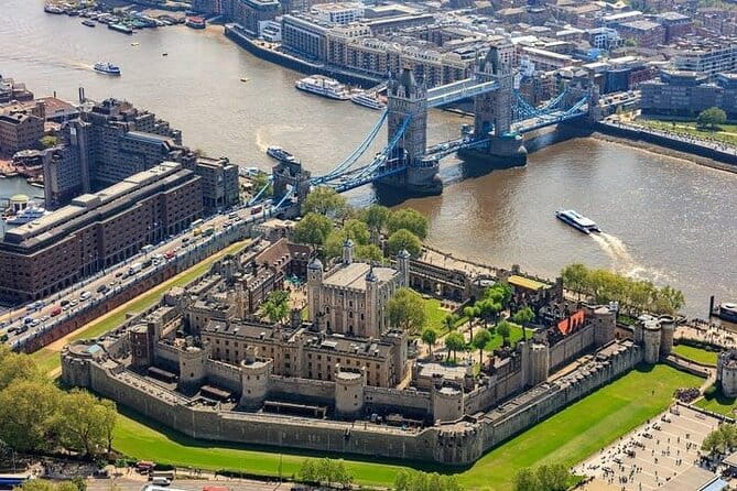 Westminster Walking Tour, River Cruise & Tower of London Entry - Exploring Londons Historic Westminster Area