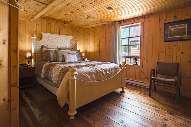 Whale Watching Tour by Zodiac and Tow N Go Kayak With 2-Nights Accomm. Package - Transportation and Logistics