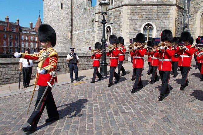 Windsor Castle private vehicle service from London with Admission tickets - FAQs