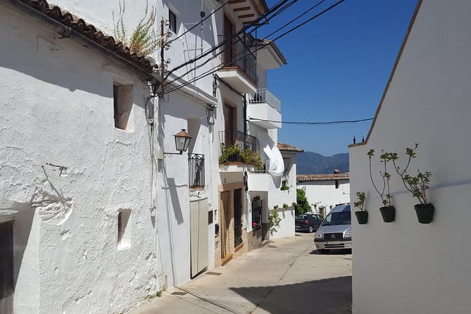 Wine, Tapas & Lake Zahara by e-bike incl Ronda pickup (full day) - Key points / Takeaways