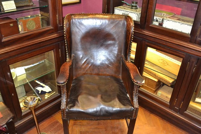 Winston Churchill's London - A Very Small Group Walking Tour - A Romantic Moment at Saint Margarets Church