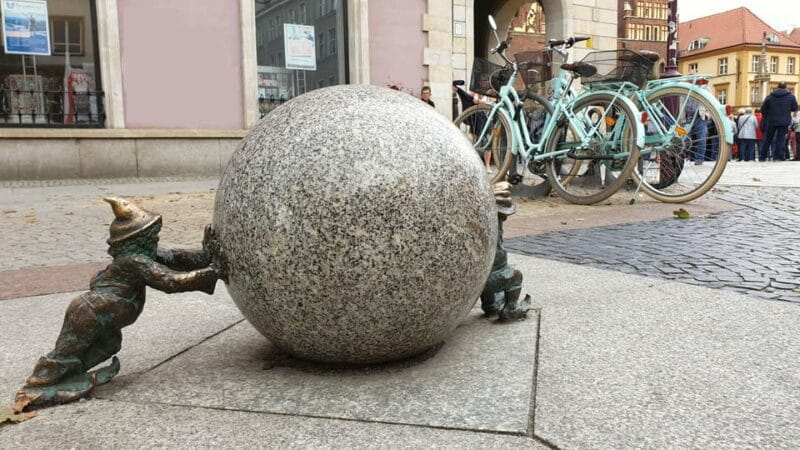 Wrocaw: Following the dwarfs'. See the city differently! 2h - Discover Wrocław Differently: The Dwarf Tour Experience