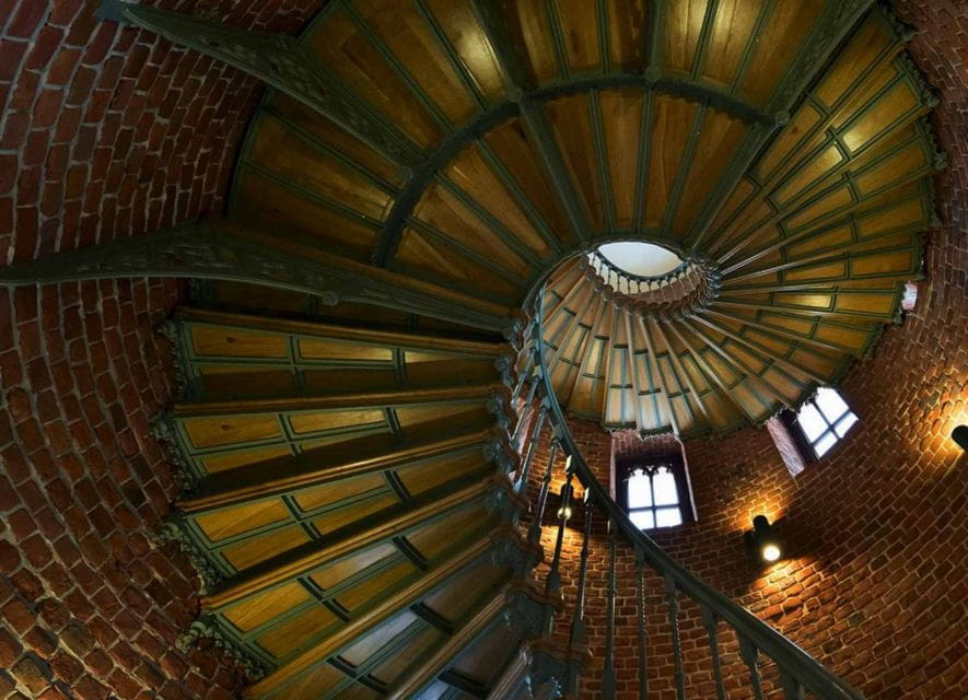 Wroclaw: 2-Hour Mysterious Walking Night Tour - Historical Insights and Stories