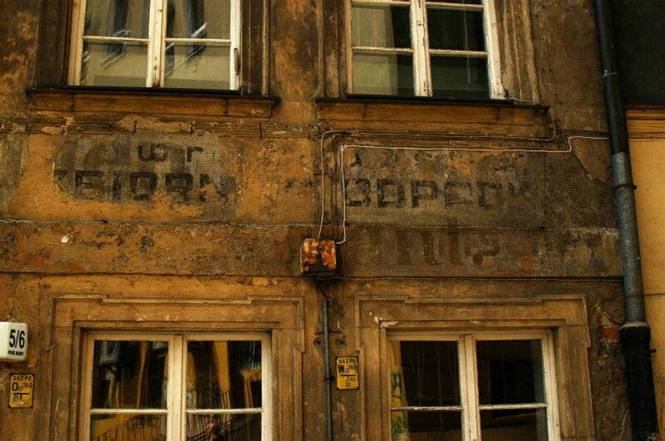 Wroclaw: 2-Hour Mysterious Walking Night Tour - Tour Duration and Language