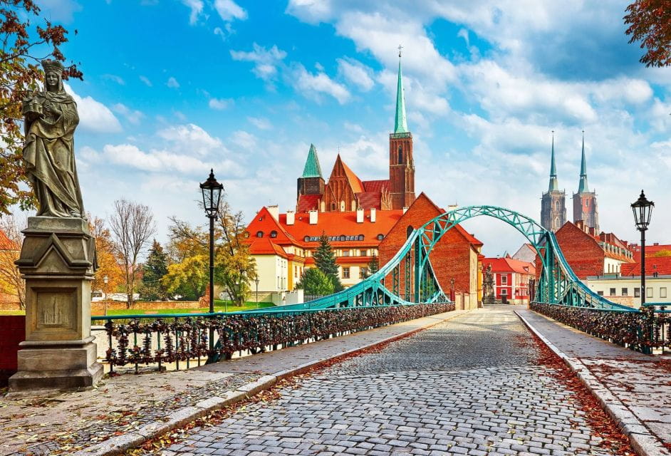 Wroclaw: City of 100 Bridges 4-Hour Private City Tour - Vibrant Old Town Atmosphere