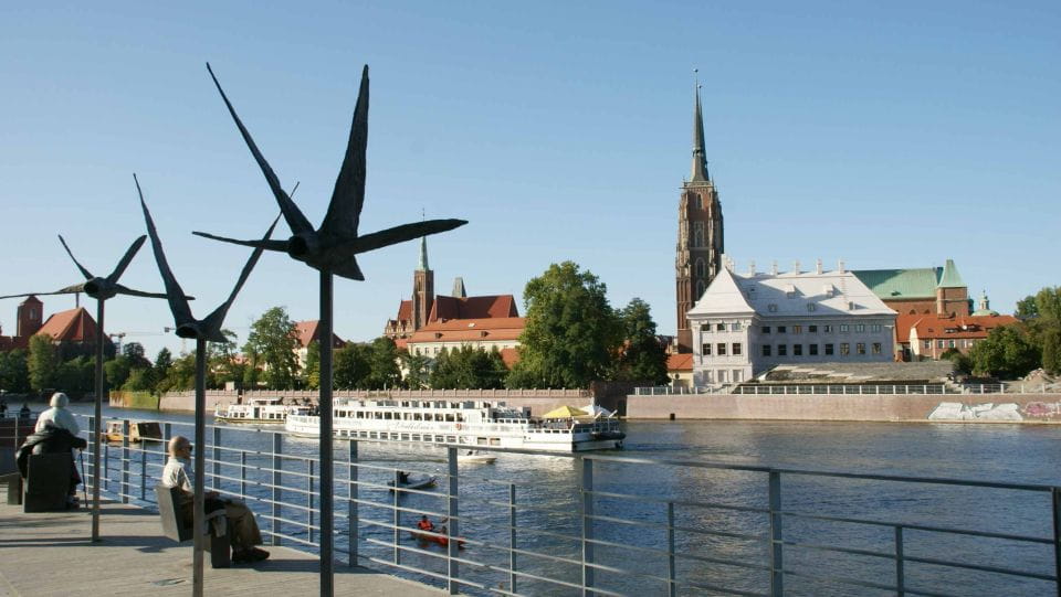 Wrocław: Long City Walk and Luxury Ship Cruise (For Groups) - Walking Tour and Regional Tastes