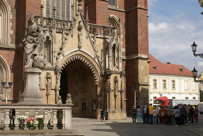 Wroclaw tour with e-bus, 2 h (English guide) group 1-4 people. - Price and Value Breakdown