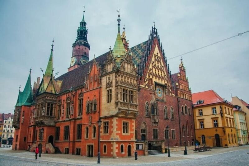 Wroclaw : Walking Custom Tour with a Local Guide - Iconic Landmarks and Scenic Views