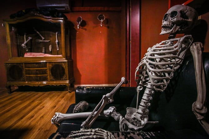 Xcape Room Bcn: Corpse Gallery Escape Room Barcelona - Who Should Consider It?