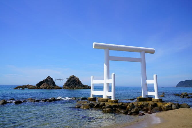 YokaBus Nanzoins Bronze Buddha and Itoshimas Coastal Wonders - Exploring Nanzoin Temple