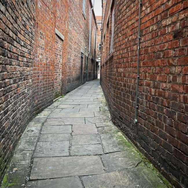 Yorks Snickelways Story Walking Tour - The Walking Experience: What to Expect