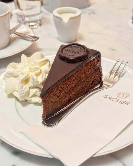 Your Personal Local Assistent for Authentic Experiences - Walking through Vienna with a Local Friend