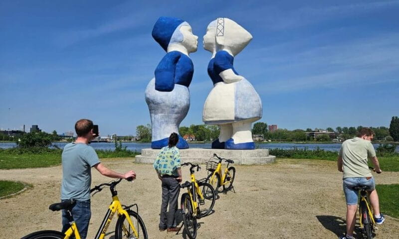 Zaanse Schans: E-bike day trip: Windmills, Cheese and Nature - Entering the Classic Dutch Landscape: An Authentic Cycling Adventure