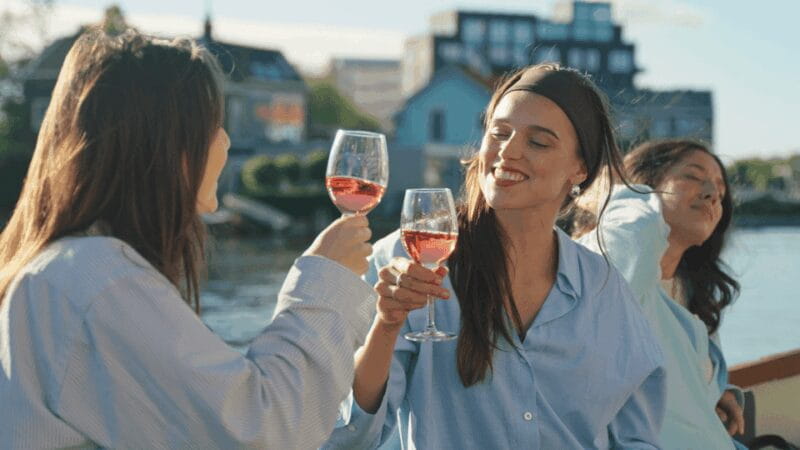 Zaanse Schans: Private Cruise + Live Guide, Optional Drinks - Who Will Love This Experience?