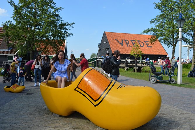 Zaanse Schans & Volendam Small-Group Tour From Amsterdam (7 Pax) - Accessibility and Additional Information