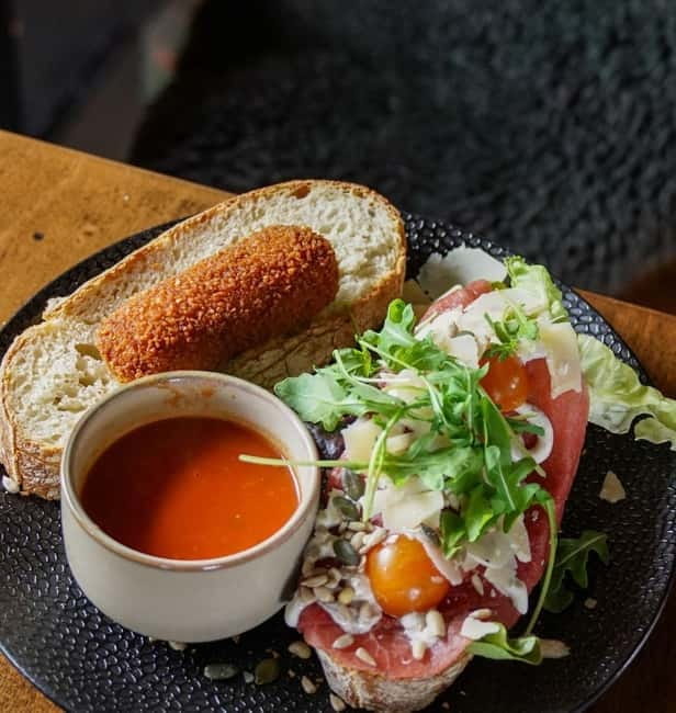 Zaanse Schans: Windmill Audio Guide with Dutch Lunch - What to Expect from the Digital Tour