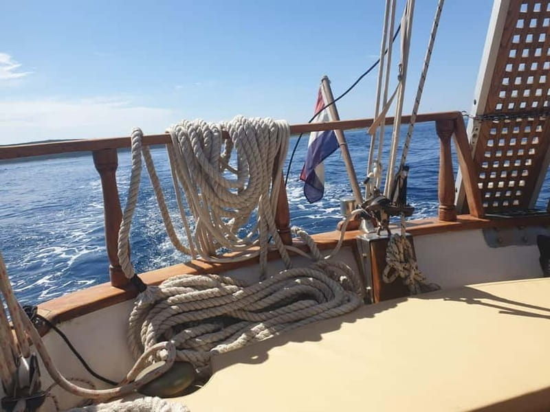 Zadar: Authentic Wooden Boat tour with drinks - Key Points / Takeaways