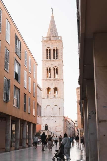 Zadar city tour: Explore Old Town & Local Market by uur - FAQ