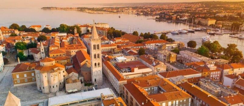 Zadar: Zadar Private History Walking Tour of Old Town - Walking the Old Town: A Closer Look