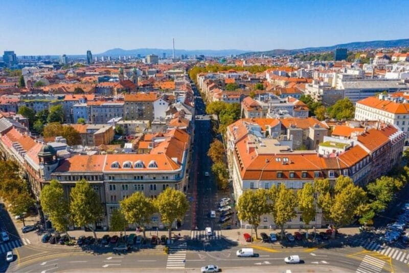 Zagreb : Must-See Attractions Walking Tour With A Guide - Key Points / Takeaways