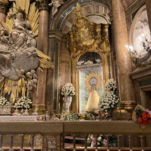 Zaragoza: Basilica of Our Lady of the Pillar and Its Museum Tour in Spanish - Itinerary and Highlights