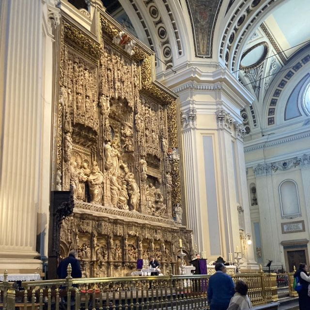 Zaragoza: Basilica of Our Lady of the Pillar and Its Museum Tour in Spanish - Nearby Attractions