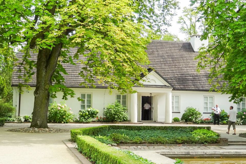 Zelazowa Wola: Frederic Chopin Half-Day Private Tour - Visiting the Brochow Church