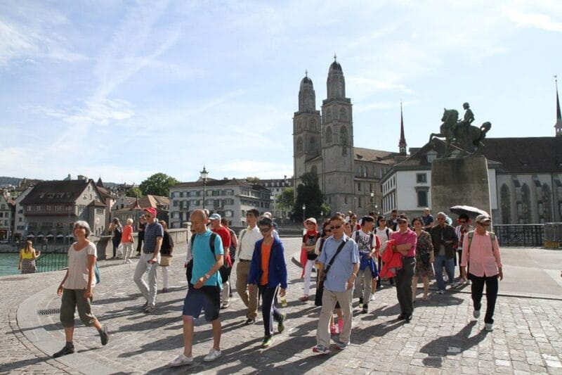 Zürich: 2-Hour Sightseeing Bus Tour - Guides and Commentary: The Heart of the Experience