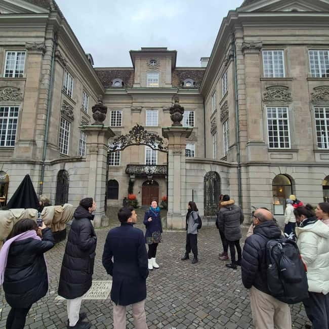 Zurich: Old Town Walking Tour - Finishing at Paradeplatz: From Past to Present